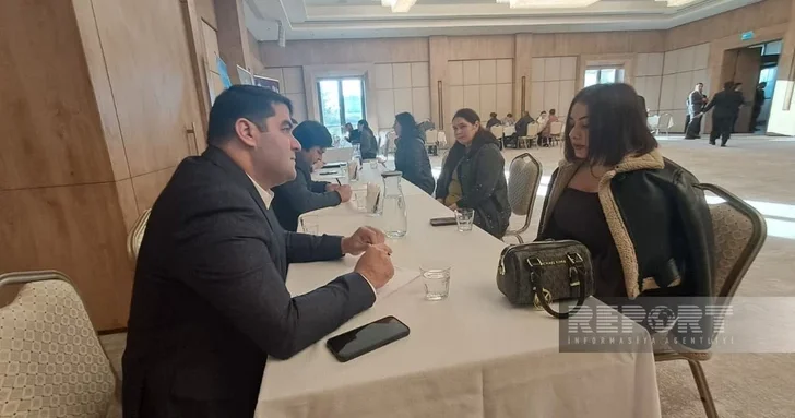 В Агдаме проходит ярмарка труда для жителей, возвращающихся на освобожденные территории