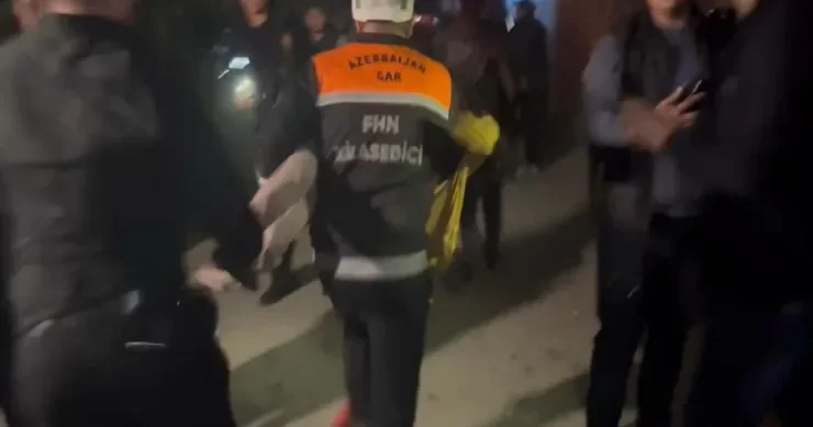 FHN xilas etdi: Yasamalda yanan binadan belə çıxarıldılar