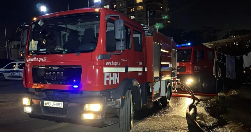 Сильный пожар в многоэтажном жилом доме в Баку ОБНОВЛЕНО