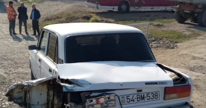Bakı Qazax yolunda zəncirvarı yol qəzası baş verib FOTO