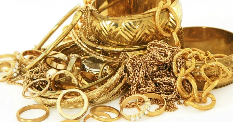 Xadimə işlədiyi evdən 50 min manatlıq qızıl zinət əşyaları oğurladı