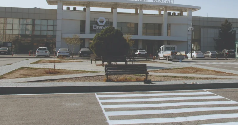 Sumqayıt Dəmiryol Vağzalının qarşısında xaotik vəziyyətin qarşısı alınır