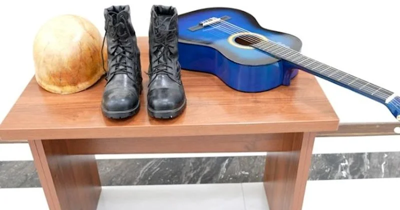 Şəhidin məzarından oğurladığı gitaranı 30 manata satıbmış...