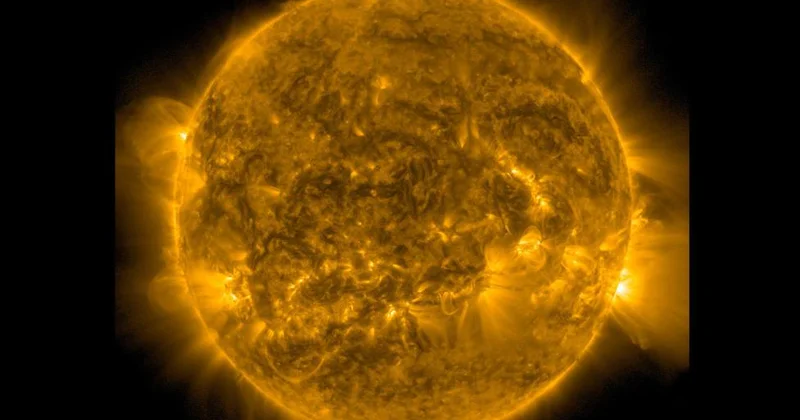 Günəşin görünən tərəfində iki yeni aktiv mərkəz yaranır