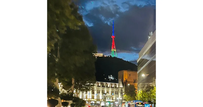 Tbilisidəki televiziya qülləsi Azərbaycan Bayrağının rəngləri ilə işıqlandırılıb