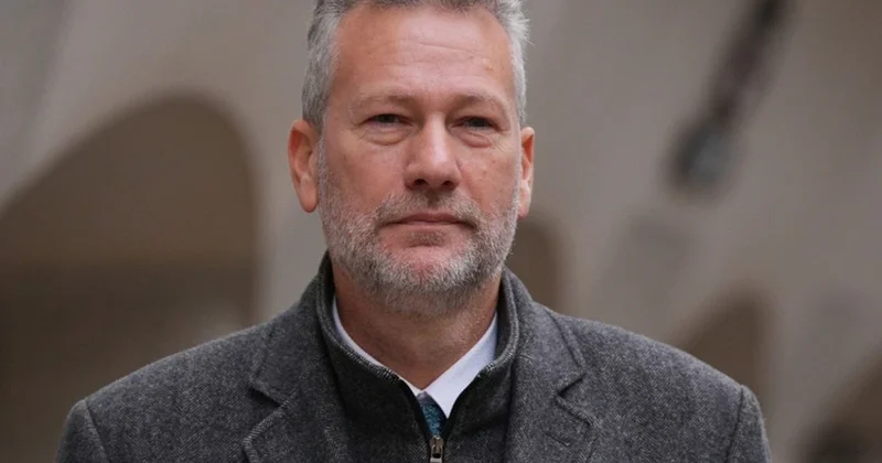 Rusiyadan rüşvət alan britaniyalı siyasətçiyə 10 il iş kəsildi