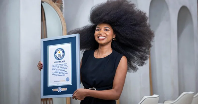 Nyu yorklu qadının saçı dünyanın ən böyük afro saç düzümü elan edildi