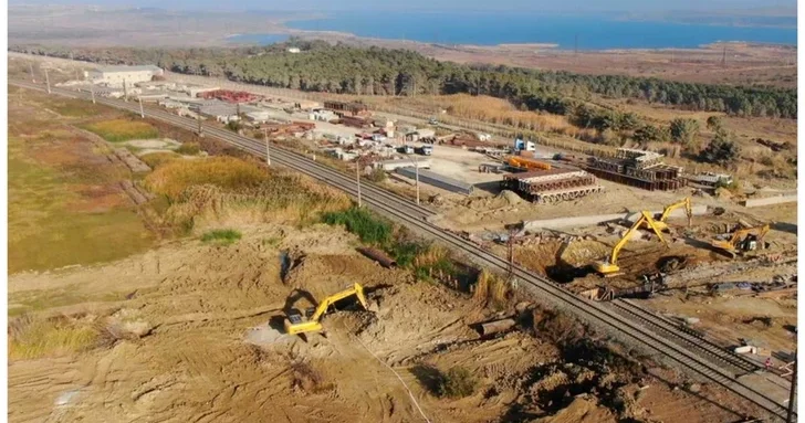 На дороге Пиршаги Новханы Хырдалан М4 строится транспортная развязка