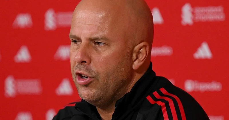 Arne Slot: “Biz həm futbolçu, həm də bir insan itirmişik”