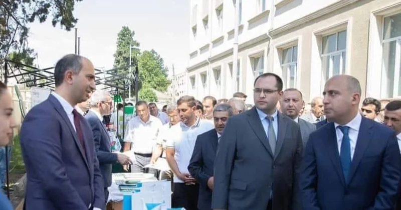 Müəllimlər və nazir