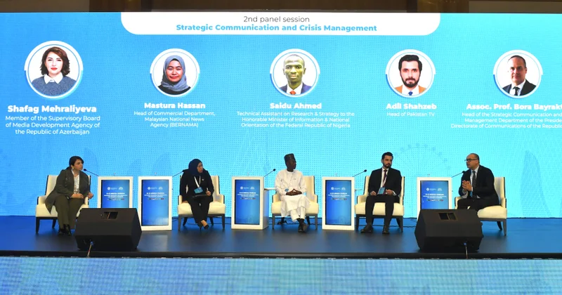 D 8 Media Forumunda strateji kommunikasiya və böhranın idarə olunması məsələləri müzakirə olunub