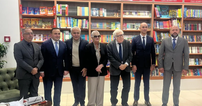 В Баку в рамках фестиваля "Нефтяной бум улыбается всем" представлено произведение "Наша с Тимкой нефть" ФОТО