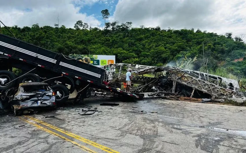 Braziliyada ağır yol qəzasında ölənlərin sayı 38 nəfərə çatıb YENİLƏNİB