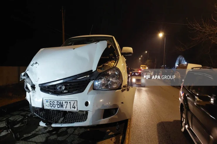 Lənkəranda Priora KIAya çırpıldı Biri qadın olmaqla iki nəfər yaralandı