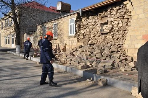 Ermənistanla sərhəddə zəlzələ: Dağıntı və ya tələfat var?