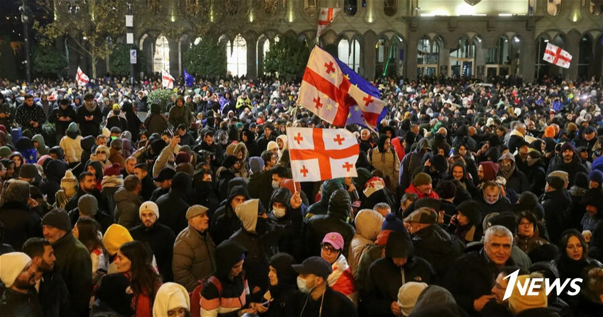 В Тбилиси вновь проходит масштабная акция протеста Новости