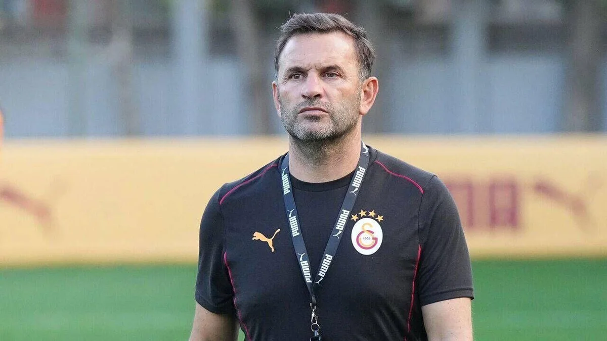 Okan Buruk 2 futbolçunun qələmini qırdı