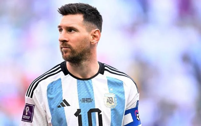 Messi kolleksiyasını nümayiş etdirdi Şəkil