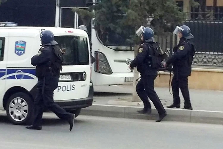 Polis Şirvanda əməliyyat keçirdi: Saxlanılan var FOTO