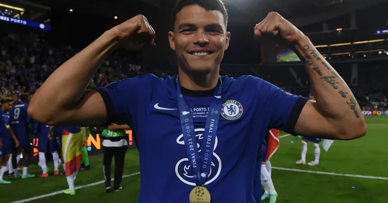 Təcrübəli müdafiəçi Silva yenidən Avropada