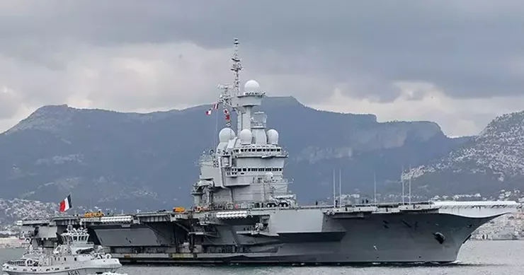 Fransa yeni təyyarə gəmisinin tikintisinə başlayır