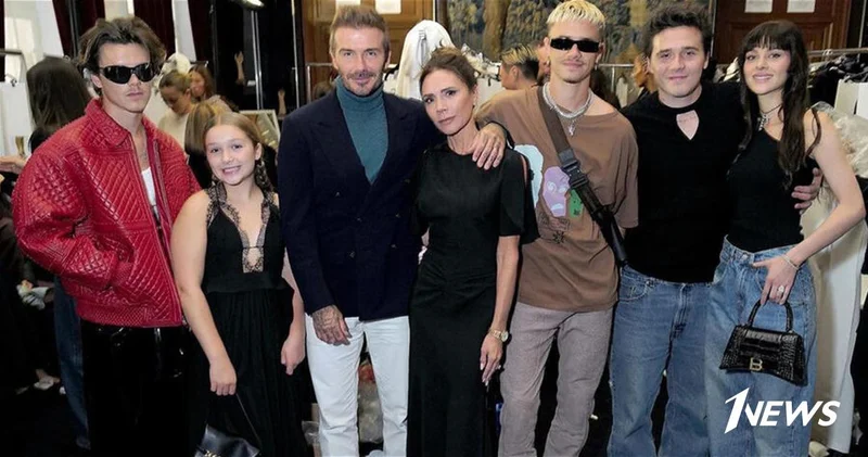 Звездный скандал между свекровью и невесткой: Бекхэмы отписались от сына в соцсети из за его жены