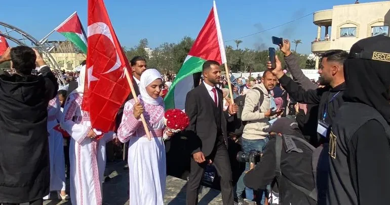 Qəzza: Müharibəyə çağırış kimi kollektiv toy..?