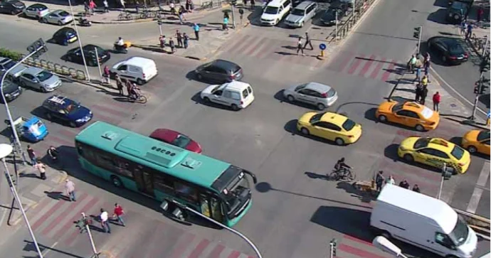 On bir ayda 90 minədək nəqliyyat vasitəsi qeydiyyata alınıb Avtomobil bazarında artım