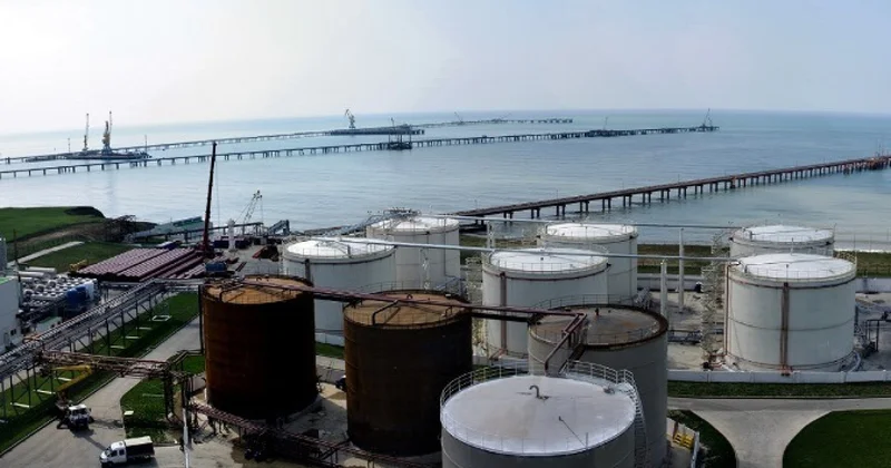 Украинский дрон повредил трубопровод на одном из терминалов порта Тамань