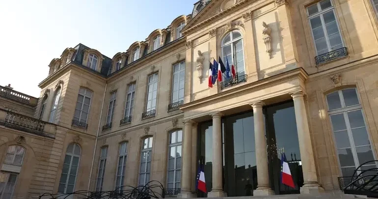 Из резиденции Макрона похитили серебра на 40 тысяч евро