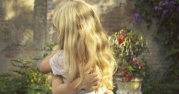 Daha xoşbəxt olmağın sadə bir yolu tapılıb: Qucaqlaşmaq...