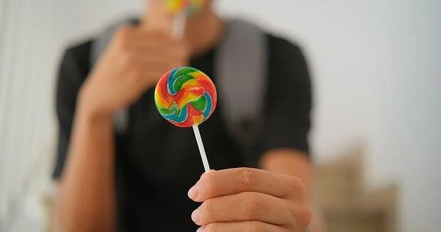 Названа самая вредная для зубов сладость