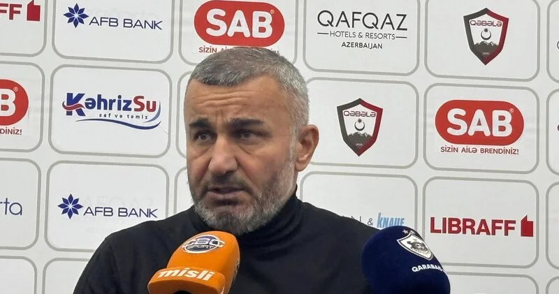 Qurban Qurbanov: “Bəzi təkliflərdən sonra futbolçuların başı gedir, belə olmaz”
