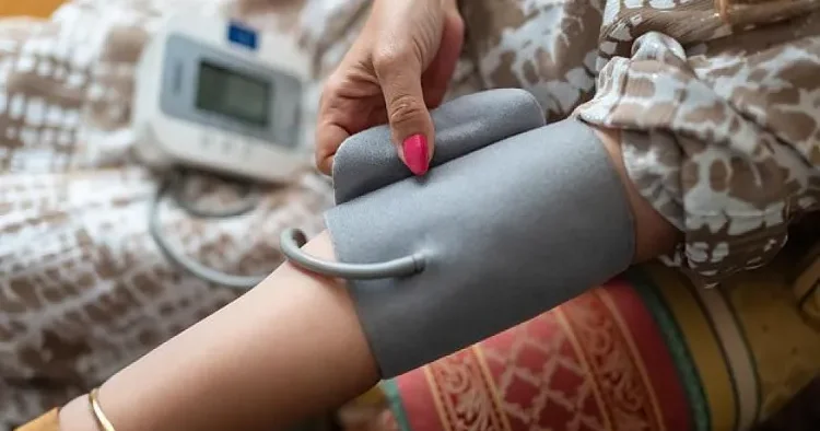 Qan təzyiqiniz ölçülərkən bunu etməyin