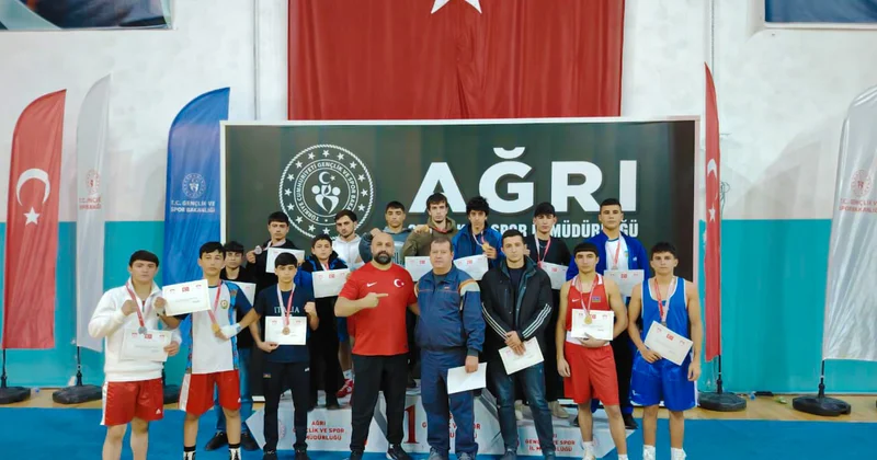 Azərbaycan boksçuları Türkiyədən 14 qızıl medalla qayıdıb FOTO