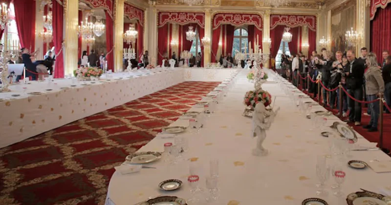 Makronun sarayında minlərlə avroluq qarət Oğurlayıb hərraca çıxardılar