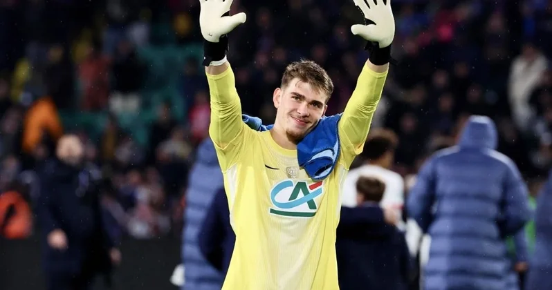 PSJ nin qapıçısı klubun tarixinə düşüb