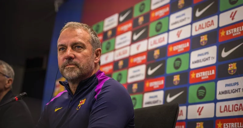 “Barselona” müdafiəçi transferi ilə bağlı qərar verməyə tələsmir