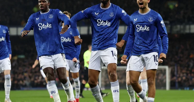 Everton Lids in müdafiəçisini hədəfə alıb