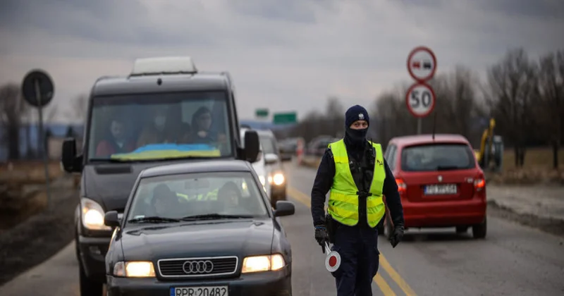 Ukrayna Polşa sərhədində yüzlərlə avtomobil növbədə qalıb