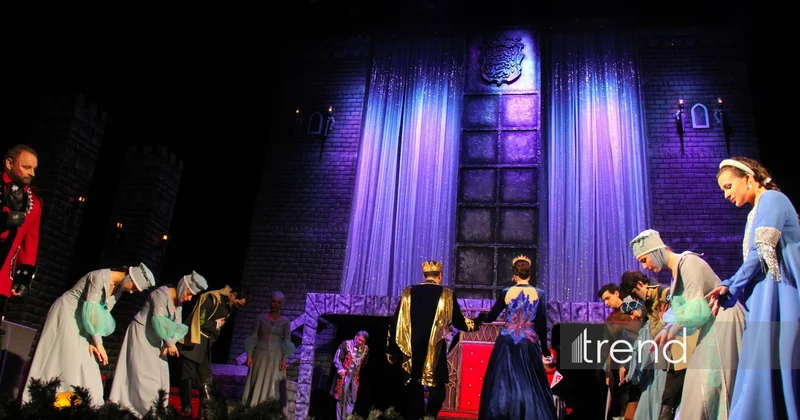 Азербайджанский русский драматический театр отметил 105 летие с классикой Шекспира (ФОТО)