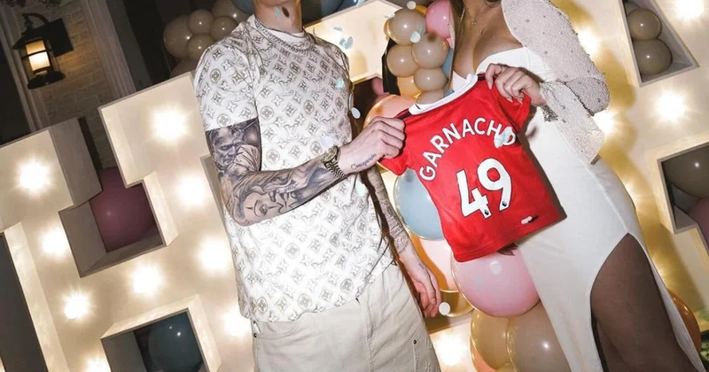 Çelsi in ulduzu özünə yeni sevgili tapıb uşağının anasını ATDI FOTOlar