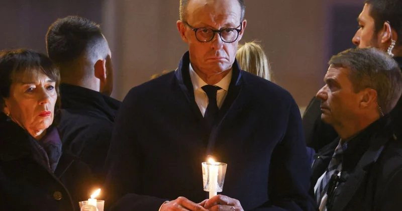 Almaniya kanslerini fitə basdılar VİDEO