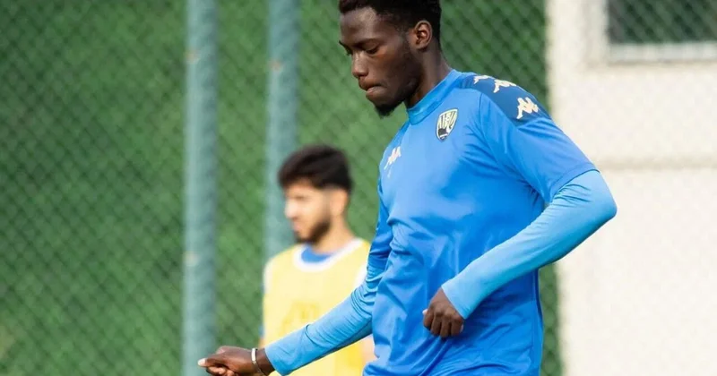 "Кяпаз" досрочно расторг контракт с португальским защитником