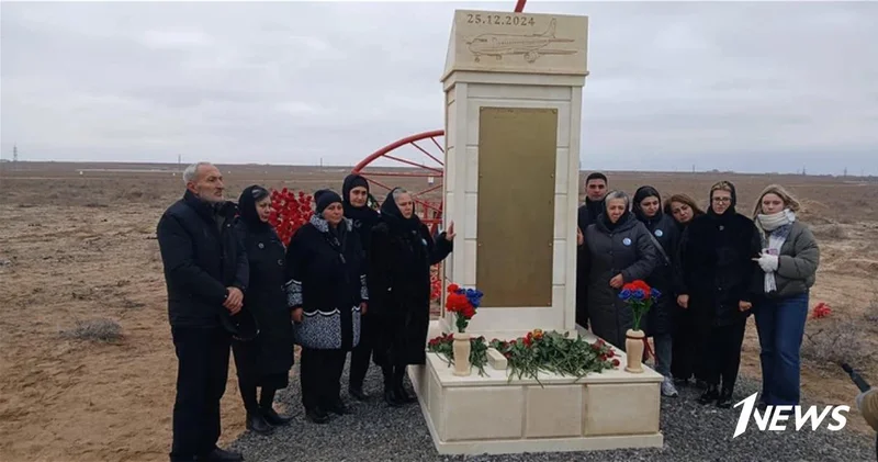 Родные жертв крушения самолета рейса Баку Грозный посетили место авиакатастрофы в Актау ФОТО ВИДЕО