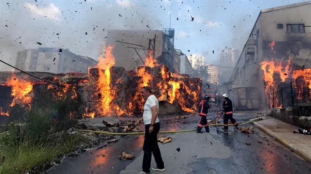 Türkiyədə daha bir yanğın: 250 nəfərin yaşadığı konteynerlər... Video