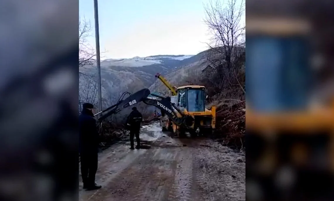 Göygöldə sürüşmə: Yol bağlandı VİDEO