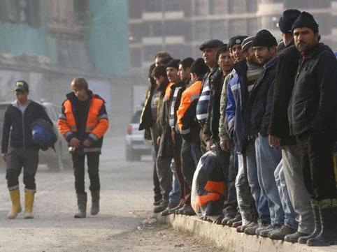 Rusiyada miqrantlarla bağlı yeni qadağa təklif edildi: Bu xəstəliyi yayırlar