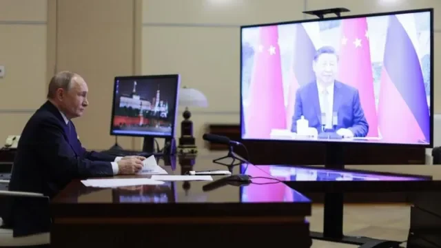 Trampın andiçmə mərasimindən sonra Xi və Putin video danışıq aparıblar