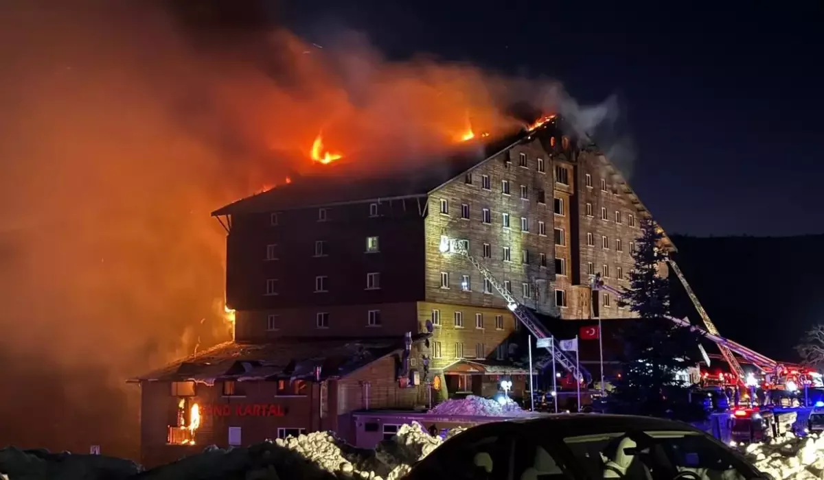 Tanınmış jurnalist ailəsi ilə hoteldəki yanğında həlak oldu